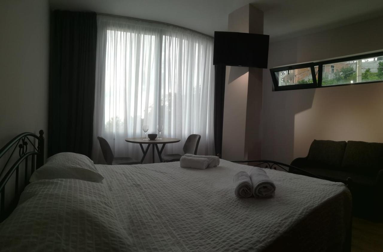 Sleep And Wine Ξενοδοχείο Μπατούμι Εξωτερικό φωτογραφία